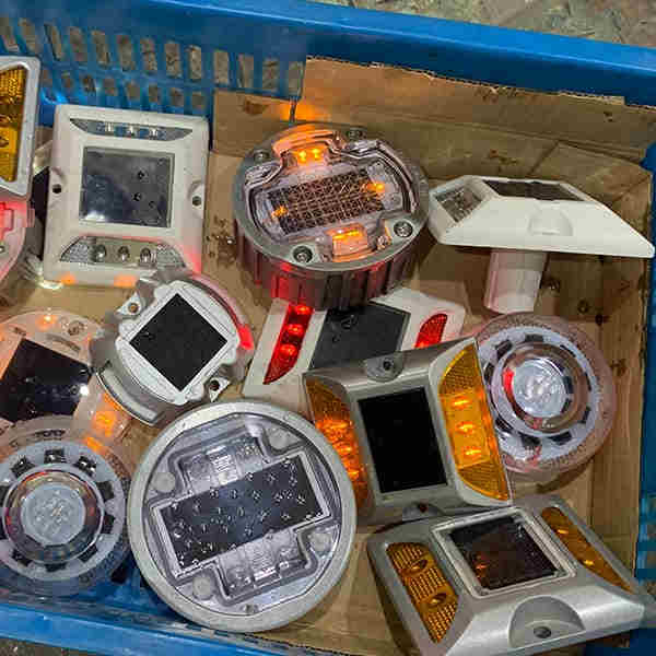 <h3>Solar Lights Suppliers, Manufacturers, Wholesalers and Traders</h3>
